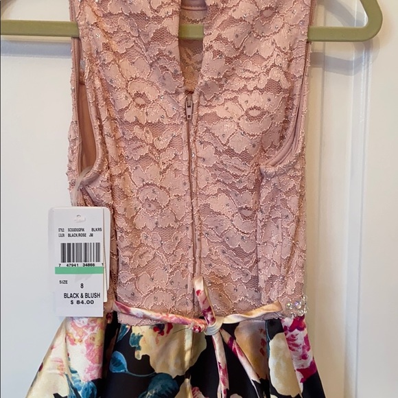 Girls dress - Picture 3 of 3